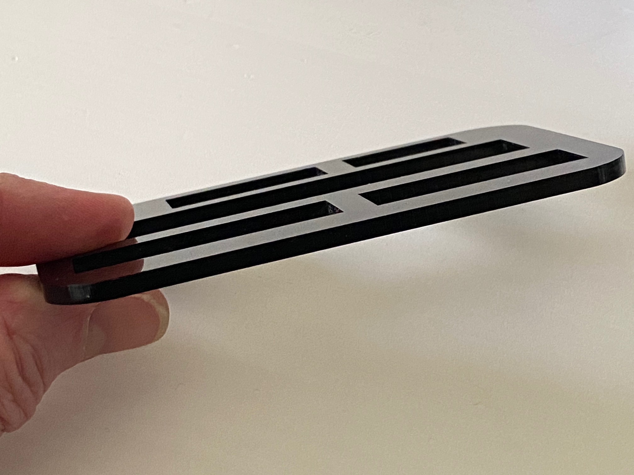 Side view showing thickness of a finished signature guide