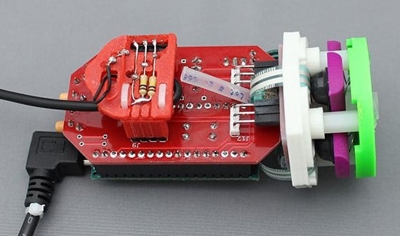 Exposed electronics and circuit of LipSync.
