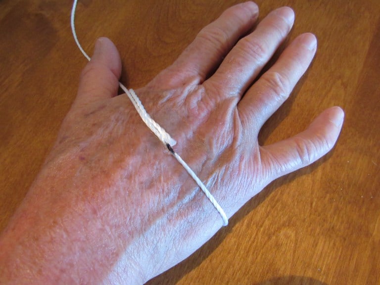 using string to measure hand circumference