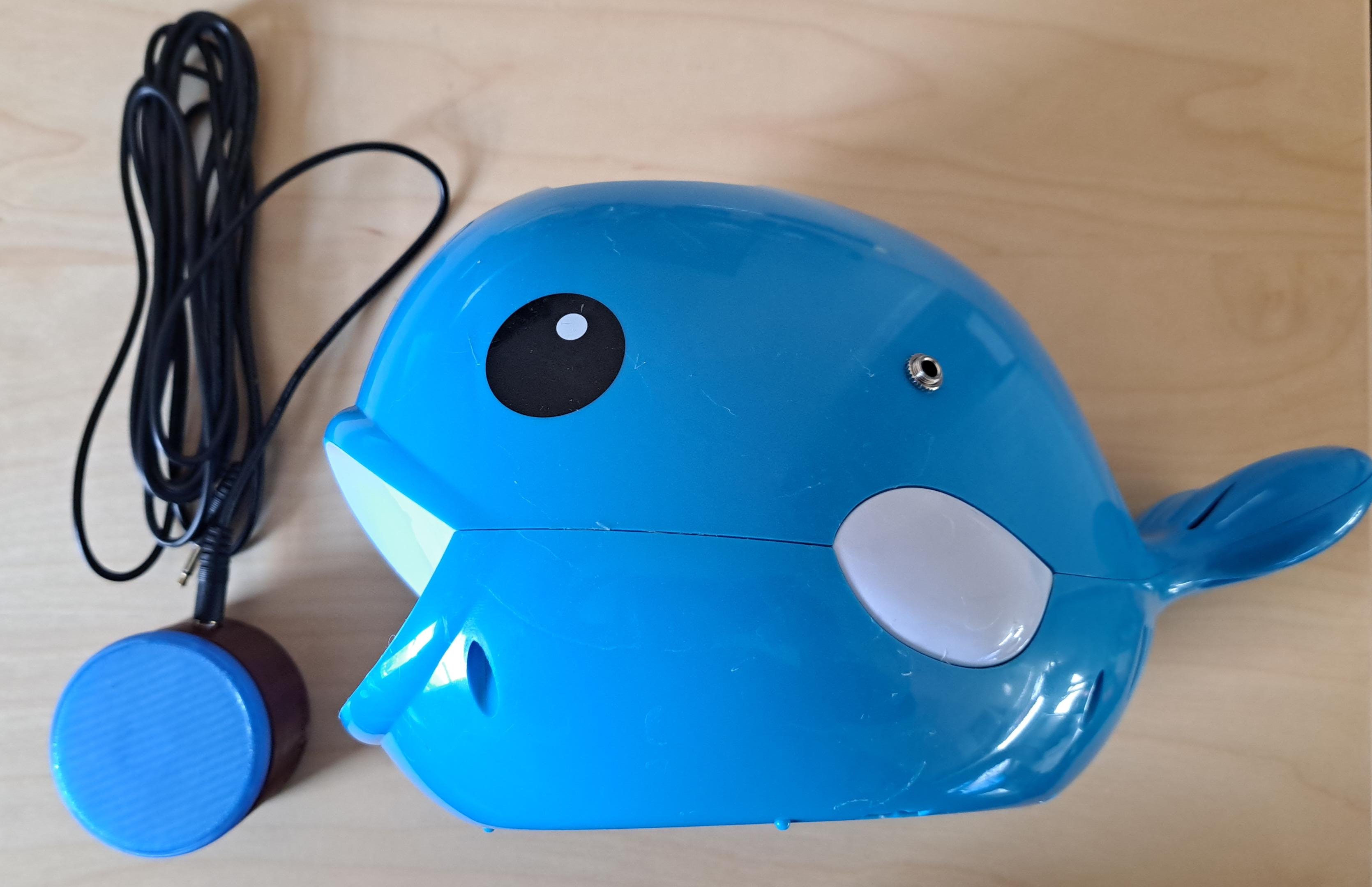 Whale bubble blower with an MMC60 adapted switch