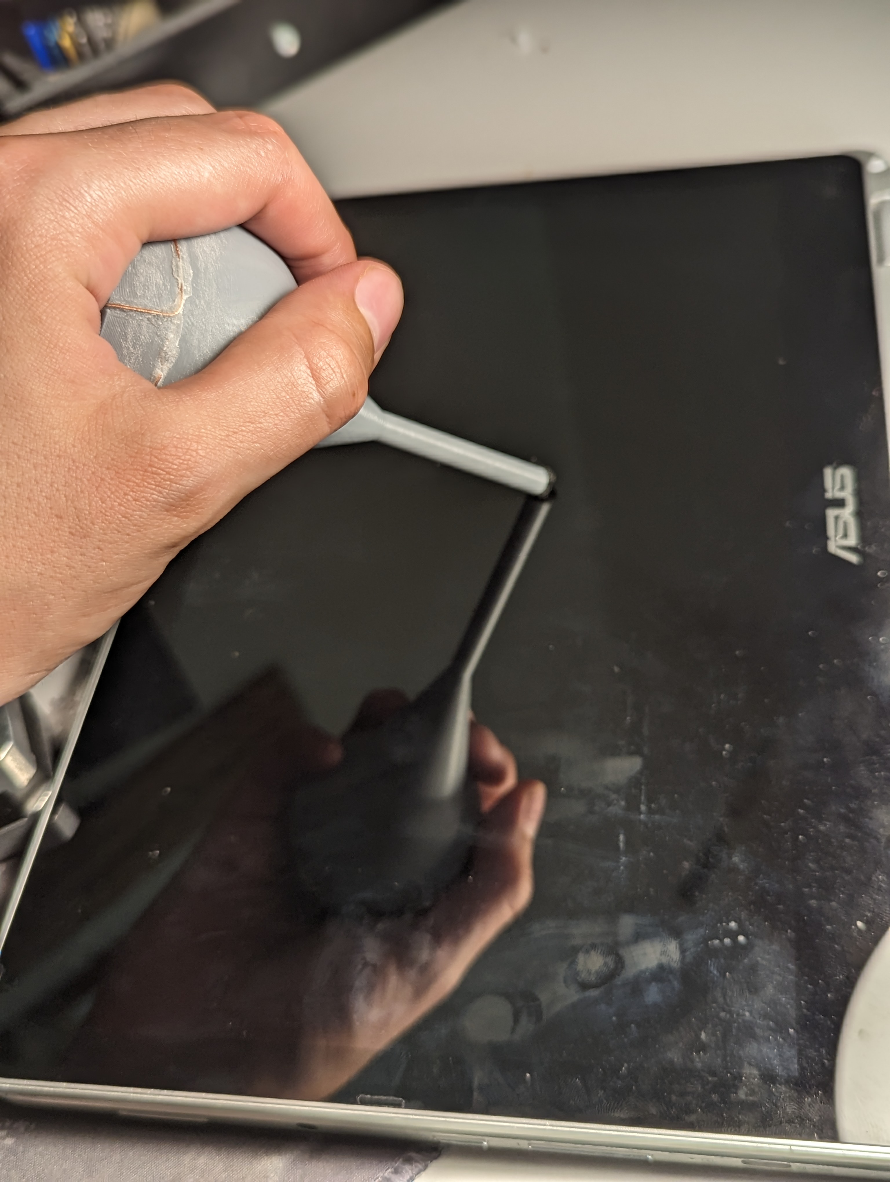 Person holding Palm Ball Stylus and pressing the tip against a touch screen