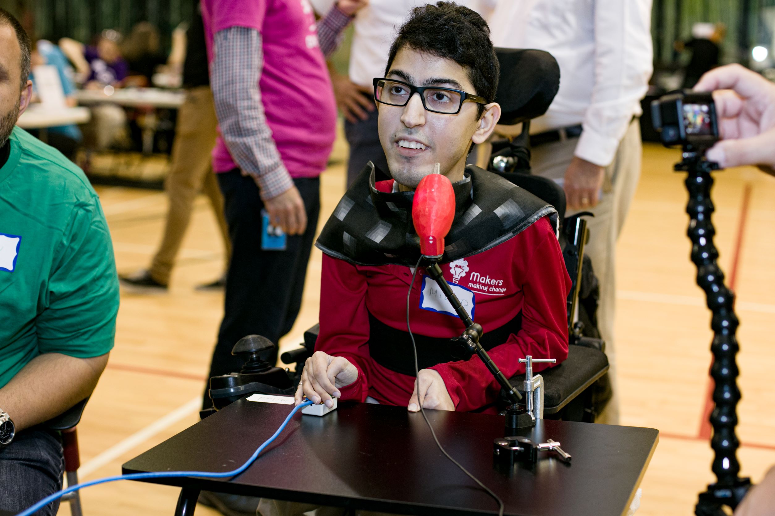 Milad uses a LipSync at a gaming event.
